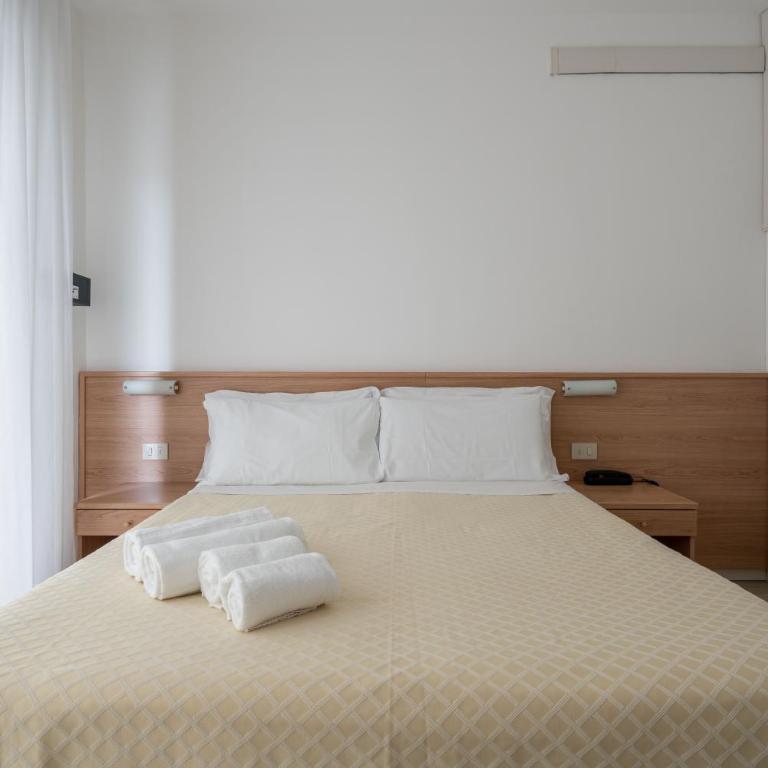 Hotel Boston 3 Stelle Superior Frontemare - Camera Standard con Vista Mare Laterale - 3