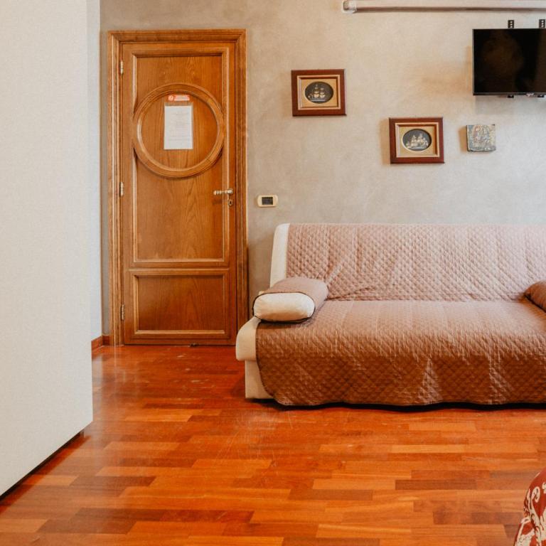 Villa Luigi XVI - Twin Room with Shared Bathroom - 8