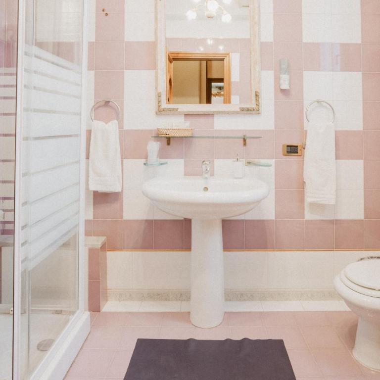 Villa Luigi XVI - Twin Room with Shared Bathroom - 12