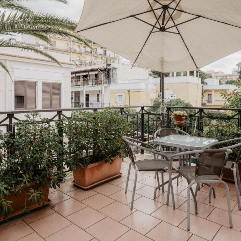 Villa Luigi XVI - Twin Room with Shared Bathroom - 10