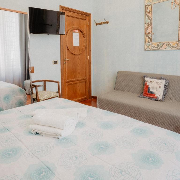 Villa Luigi XVI - Double Room with Shared Bathroom - 6