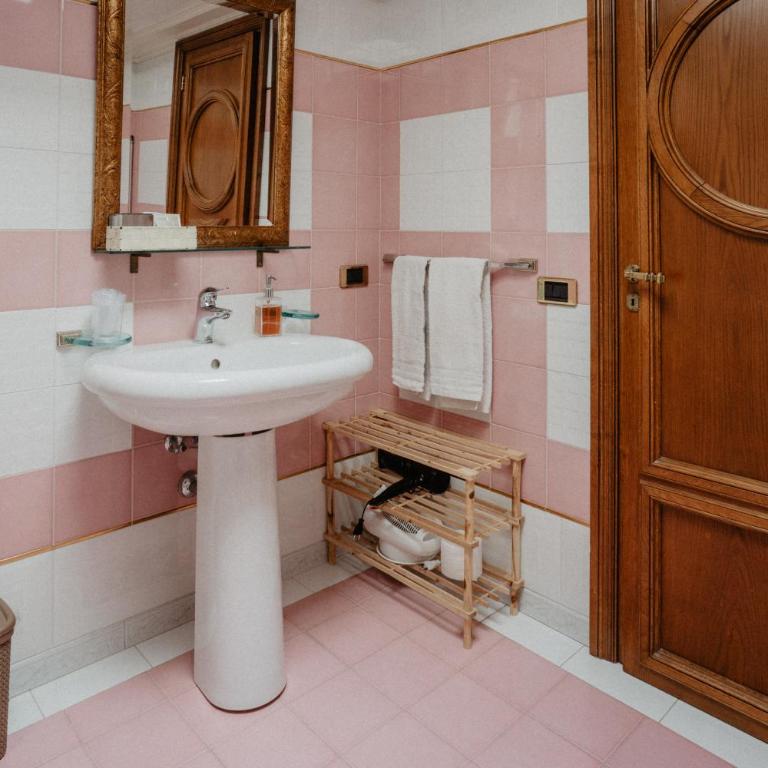 Villa Luigi XVI - Twin Room with Private Bathroom - 5