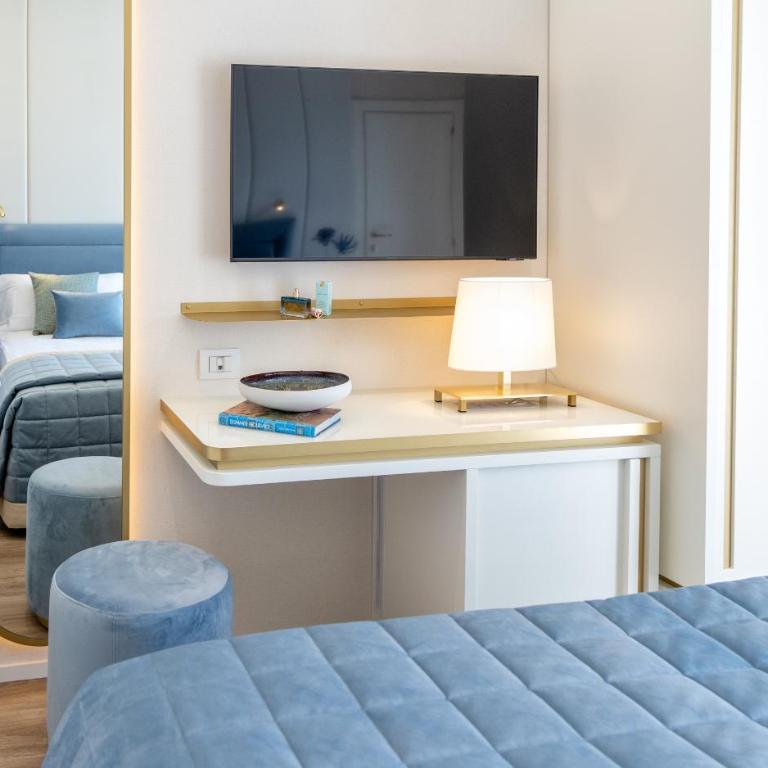 Hotel Tiffany's - Double Room with Balcony - 3