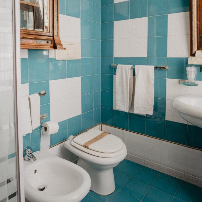 Villa Luigi XVI - Twin Room with Private Bathroom - 15