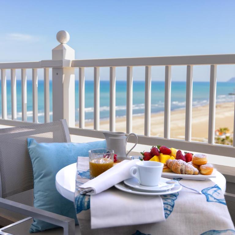 Hotel Tiffany's - Prestige Room with Side Sea View - 3