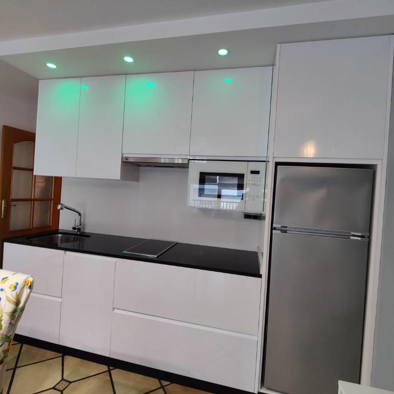 Luminoso y Moderno - Apartamento de 1 dormitorio - 25