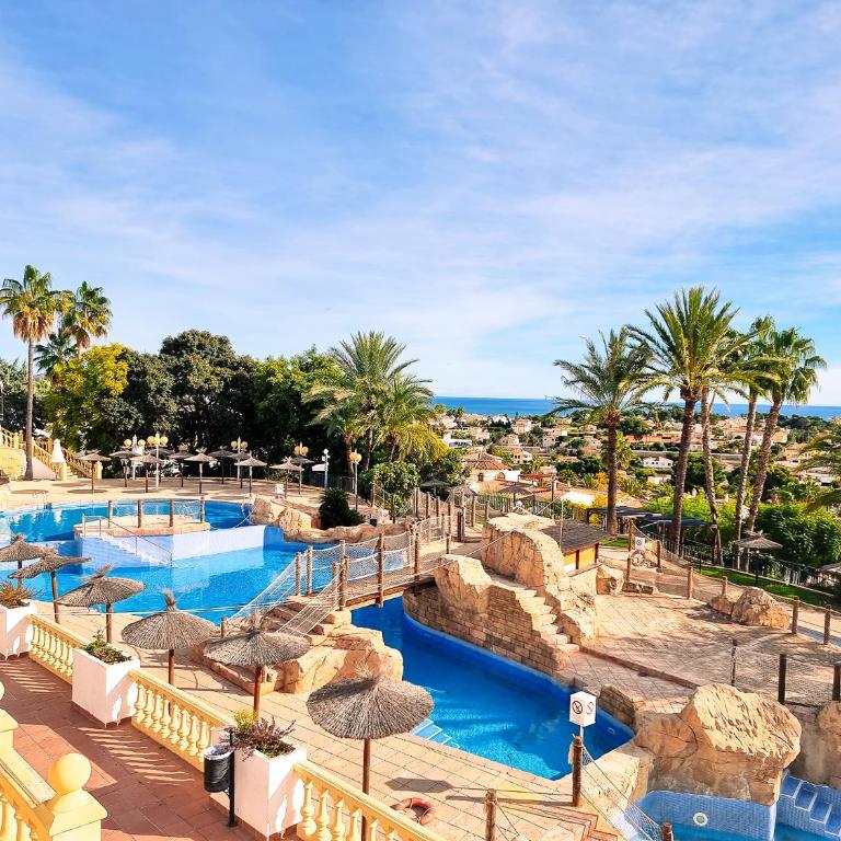 THE VIEW: sea, mountain, terrace, swimming pool - Two-Bedroom Apartment - 14