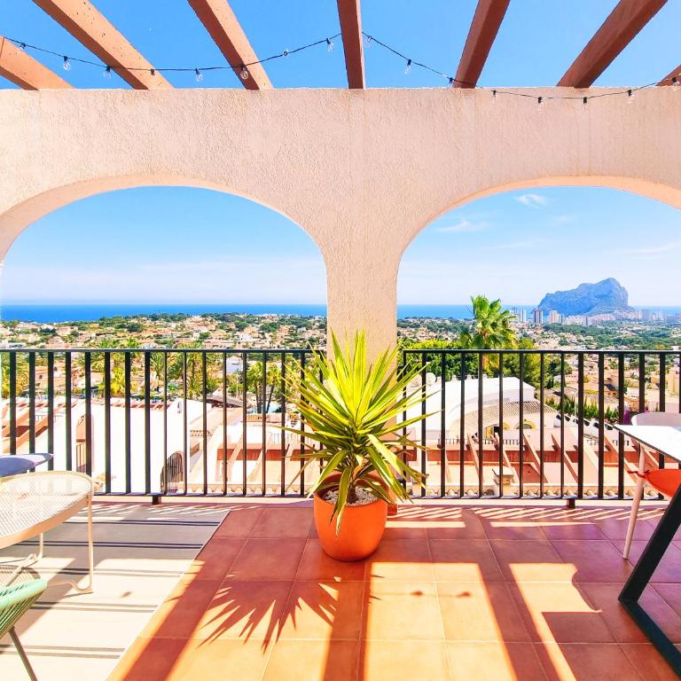 THE VIEW: sea, mountain, terrace, swimming pool - Two-Bedroom Apartment - 2