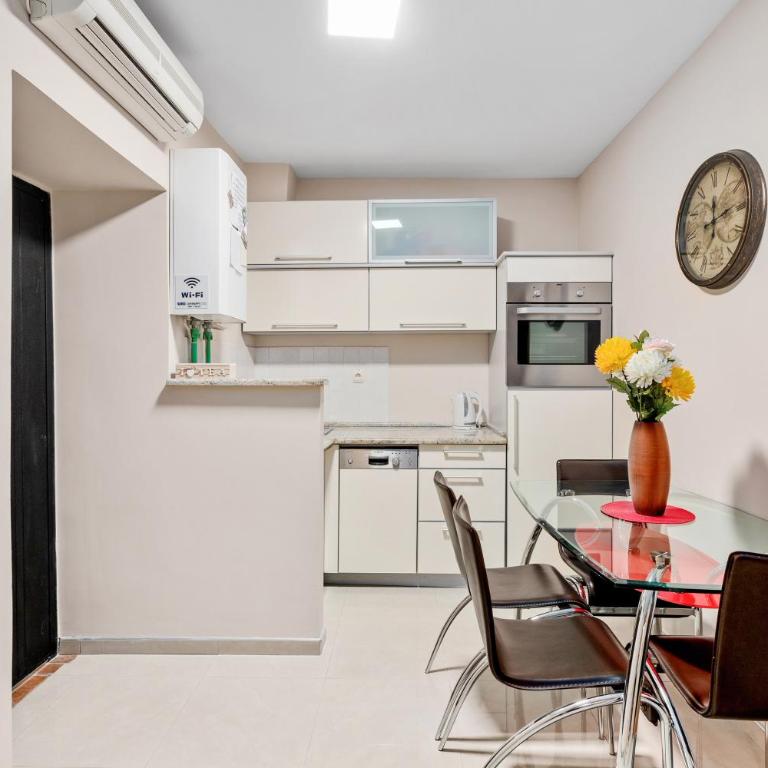 Apartments Saxo - Two-Bedroom Apartment with Sea View - 16