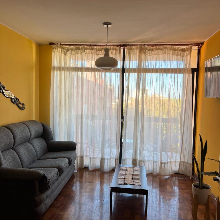 Departamento en pleno centro con cochera - Apartamento de 3 dormitorios - 2