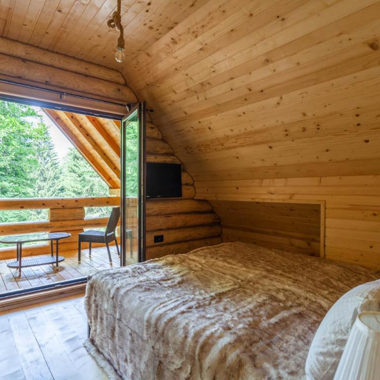 Casa Montana - Two-Bedroom Chalet - 32