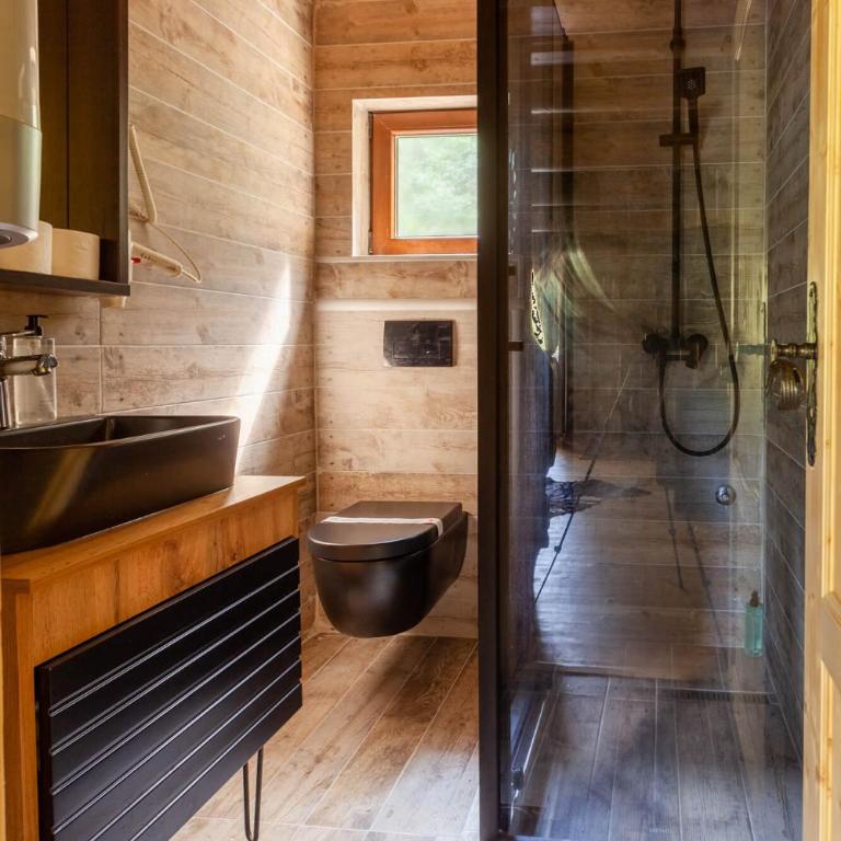 Casa Montana - Two-Bedroom Chalet - 37
