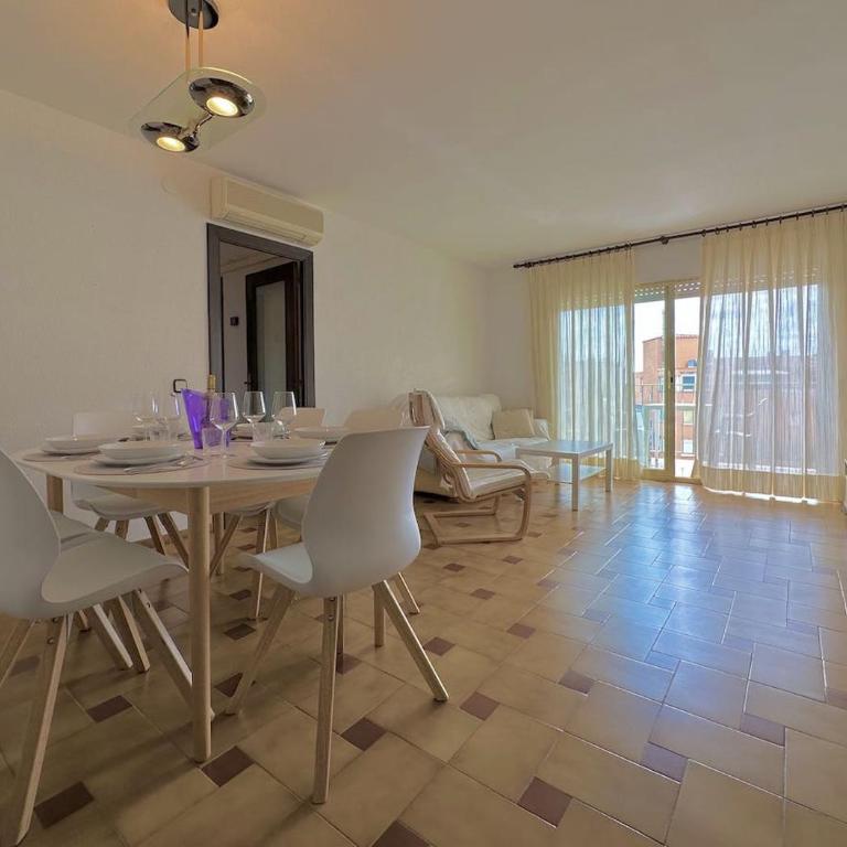 Amplio piso para 6 personas - Apartment - 24