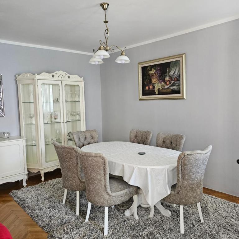 Apartments Popovic - Three-Bedroom Apartment - 8