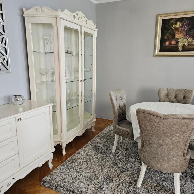 Apartments Popovic - Three-Bedroom Apartment - 9