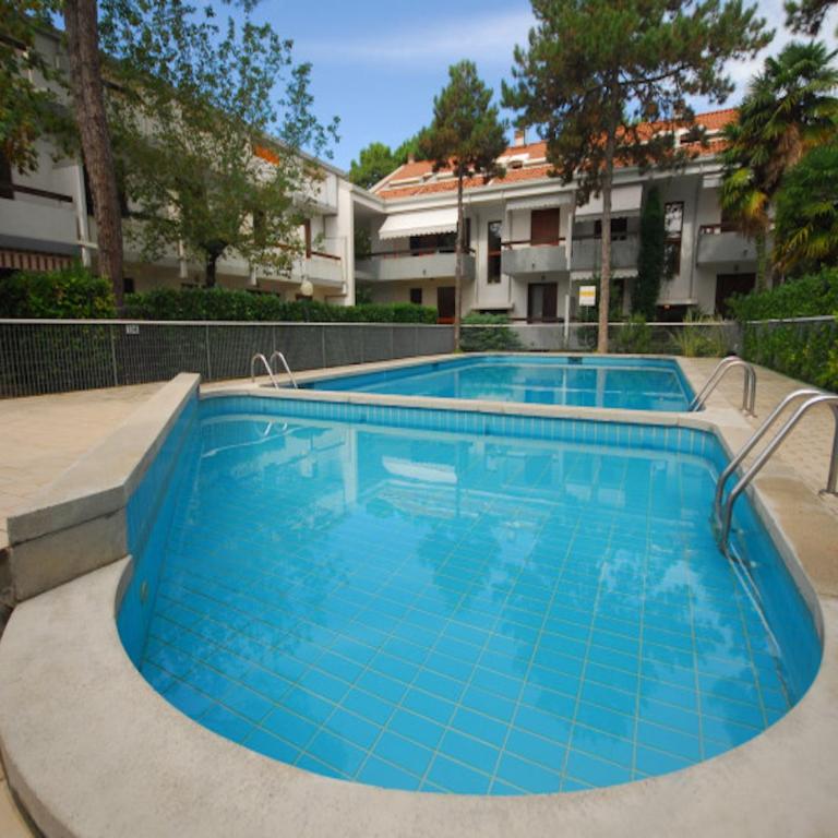 Relaxing villa with shared pool - Villa - 13