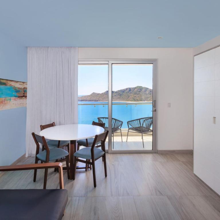 Courtyard by Marriott Mazatlan Beach Resort - One-Bedroom King Suite with Balcony and Ocean View - 4
