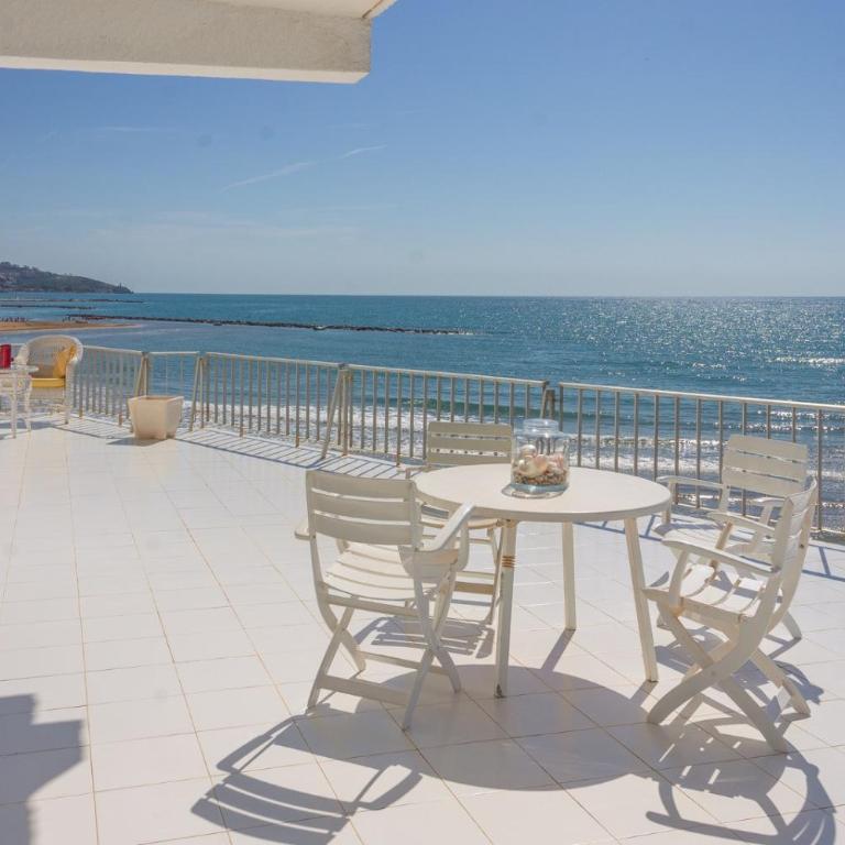 Magnifica VILLA AIREOLA frente al mar - Villa with Sea View - 1