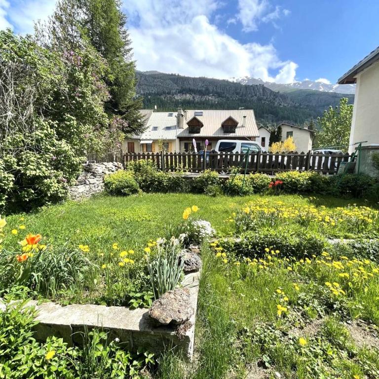 Appartement Montagne : 2 Pces, 4 Couchages, Jardin, Animaux OK, Navette et Commerce Proches - Maison 1 Chambre - 6