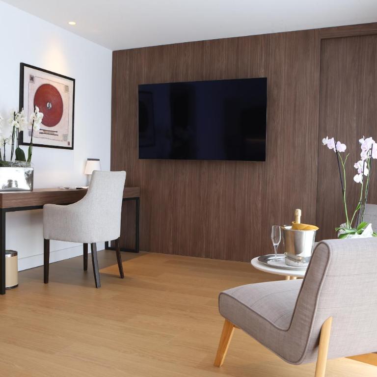 Hôtel Hélios - Suite Junior - Vue sur Ville - 4