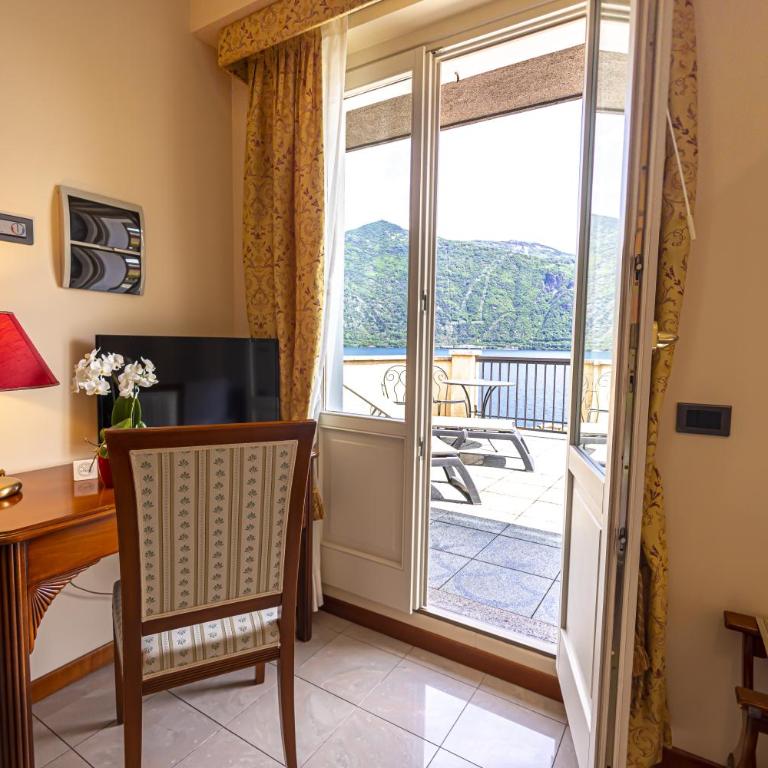 LVG Hotel Collection - Il Portico - Deluxe Doppel- oder Zweibettzimmer mit Terrasse und Seeblick - 4