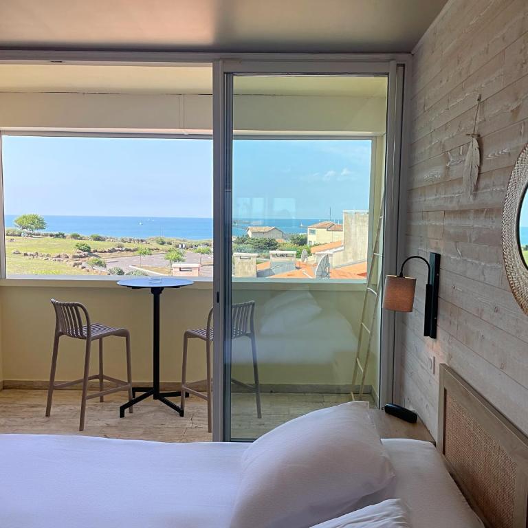 Hôtel La Grande Conque - Chambre Double Deluxe avec Terrasse - Vue Latérale sur Mer - 3