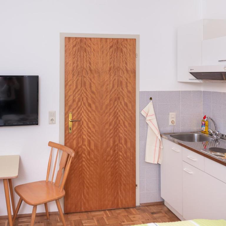 Gästehaus Genf - Kleines Studio mit Balkon - 1