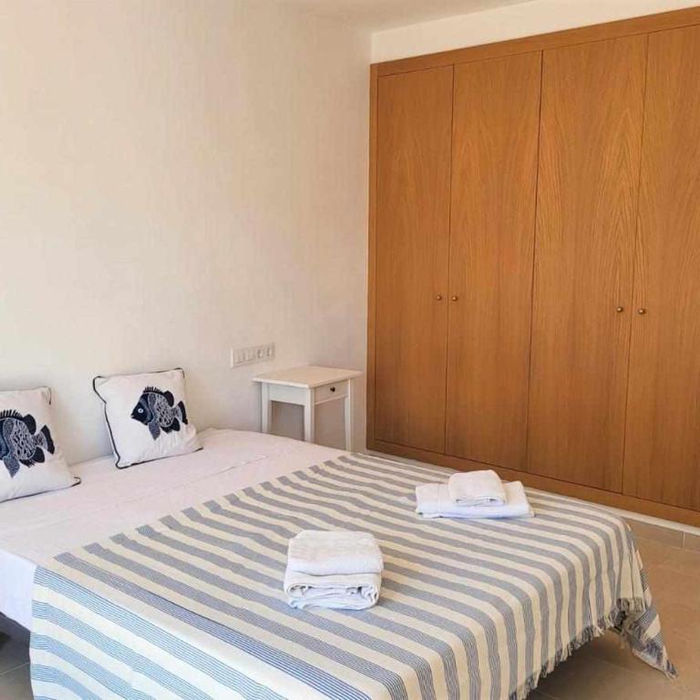 Roses Casc Antic SL Sabater 3 - Three-Bedroom Apartment - 5