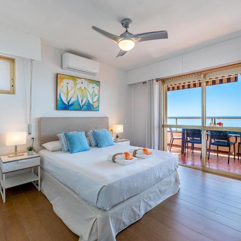 797 HOLIDAY RENTALS - Piso con espectaculares vistas en primera linea de playa - Apartment with Sea View - 3