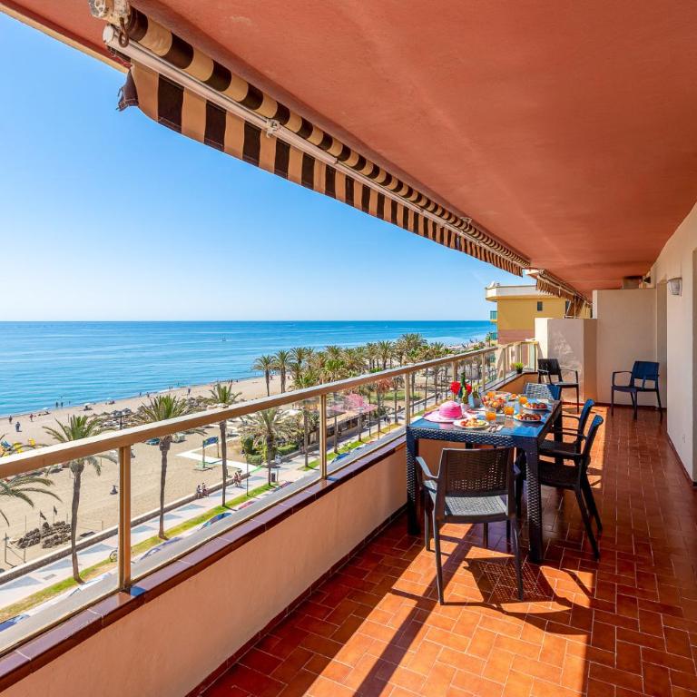 797 HOLIDAY RENTALS - Piso con espectaculares vistas en primera linea de playa - Apartment with Sea View - 7