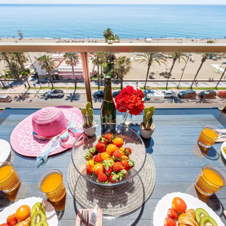 797 HOLIDAY RENTALS - Piso con espectaculares vistas en primera linea de playa - Apartment with Sea View - 10