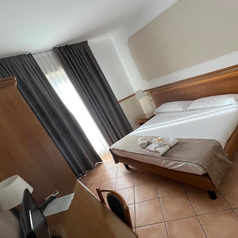 Hotel Leopardi - Triple Room - 7