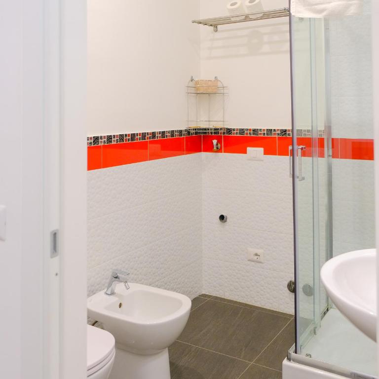 B&b Onda Napoli - Camera Tripla con Bagno Privato - 10