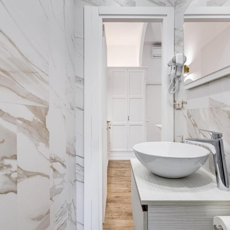 Monti Suites Cavour - Camera Doppia con Letti Singoli con Bagno Privato - 3