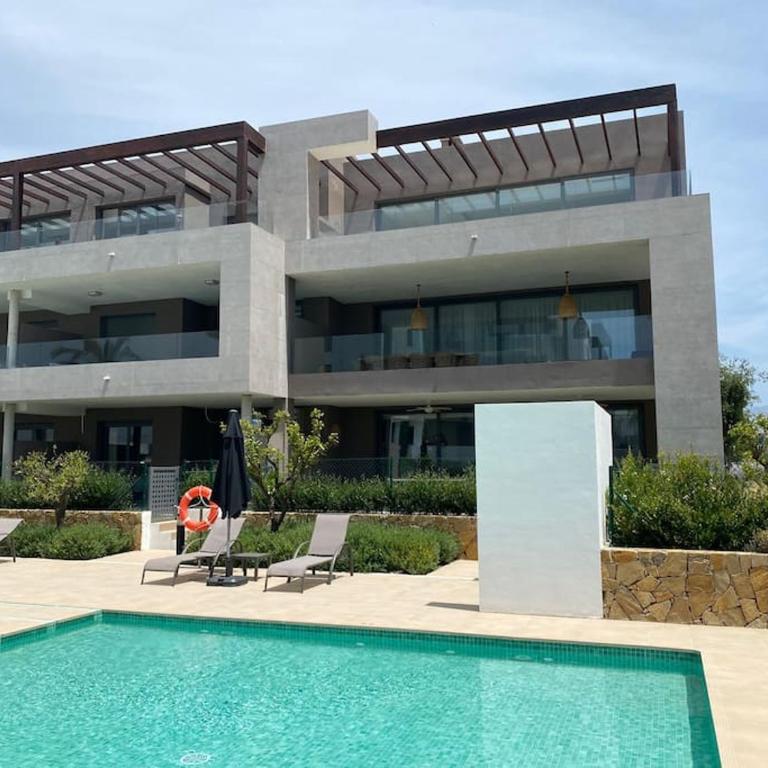 MODERN LUXURY PENTHOUSE, 15 minutes MARBELLA - Apartamento de 2 dormitorios - 30