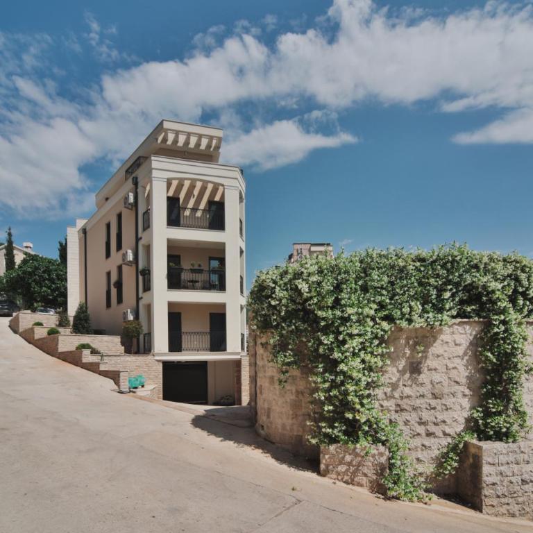 Salus Hill Condo - One-Bedroom Apartment - 4
