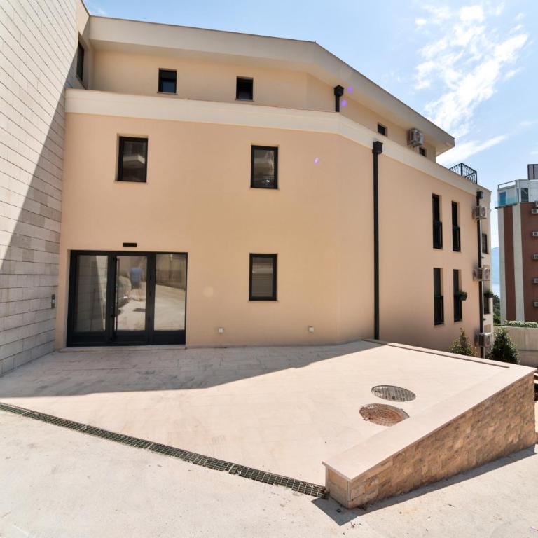 Salus Hill Condo - One-Bedroom Apartment - 17