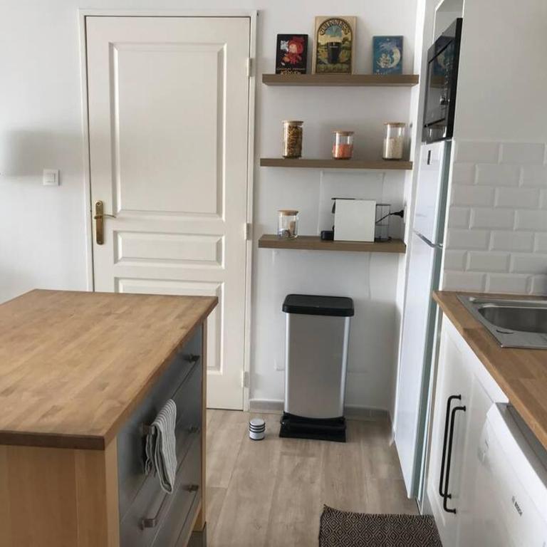 Charmant appartement ensoleillé-Terrasse - PARKING Gratuit - Isle sur la Sorgue - One-Bedroom Apartment - 9