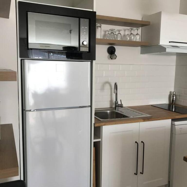Charmant appartement ensoleillé-Terrasse - PARKING Gratuit - Isle sur la Sorgue - One-Bedroom Apartment - 8