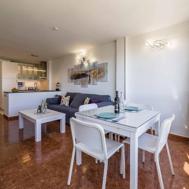 Apartamento acogedor, terraza, piscina y mar - Two-Bedroom Apartment - 17
