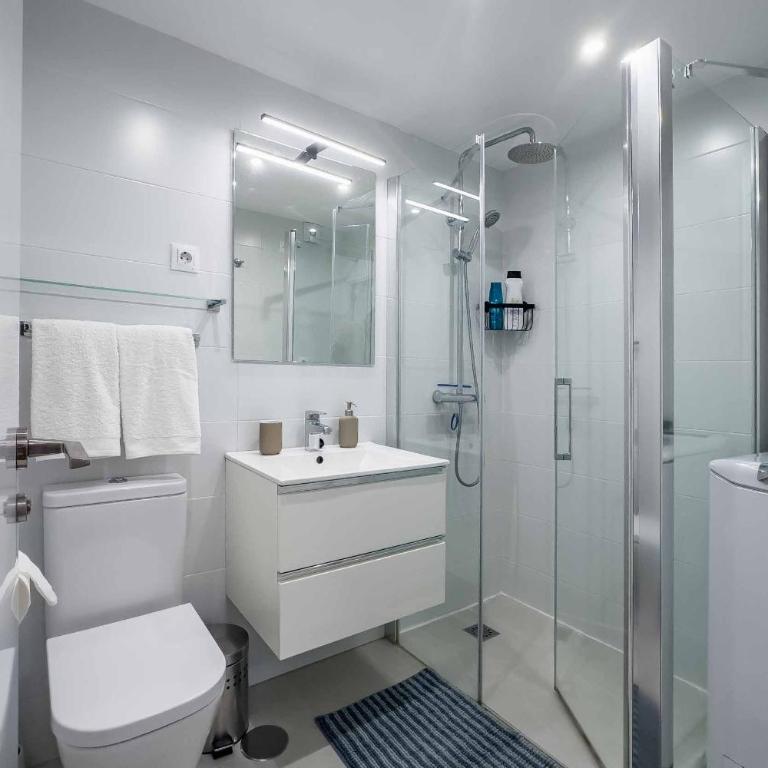 Apartamento acogedor, terraza, piscina y mar - Two-Bedroom Apartment - 11