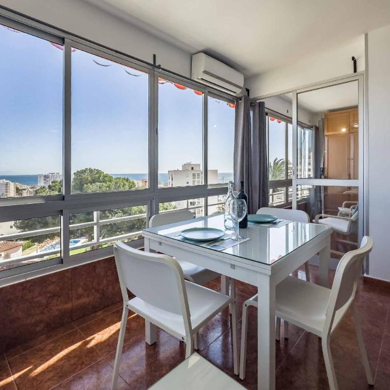 Apartamento acogedor, terraza, piscina y mar - Two-Bedroom Apartment - 12