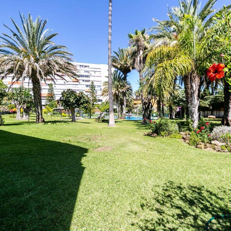 Apartamento acogedor, terraza, piscina y mar - Two-Bedroom Apartment - 45