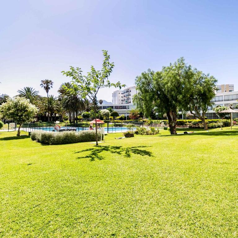 Apartamento acogedor, terraza, piscina y mar - Two-Bedroom Apartment - 48