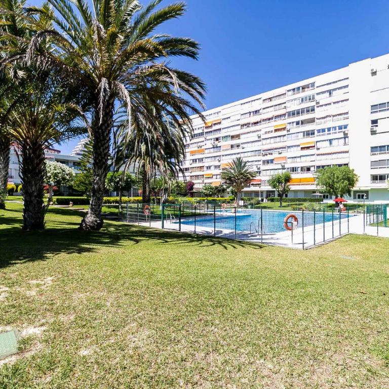 Apartamento acogedor, terraza, piscina y mar - Two-Bedroom Apartment - 47