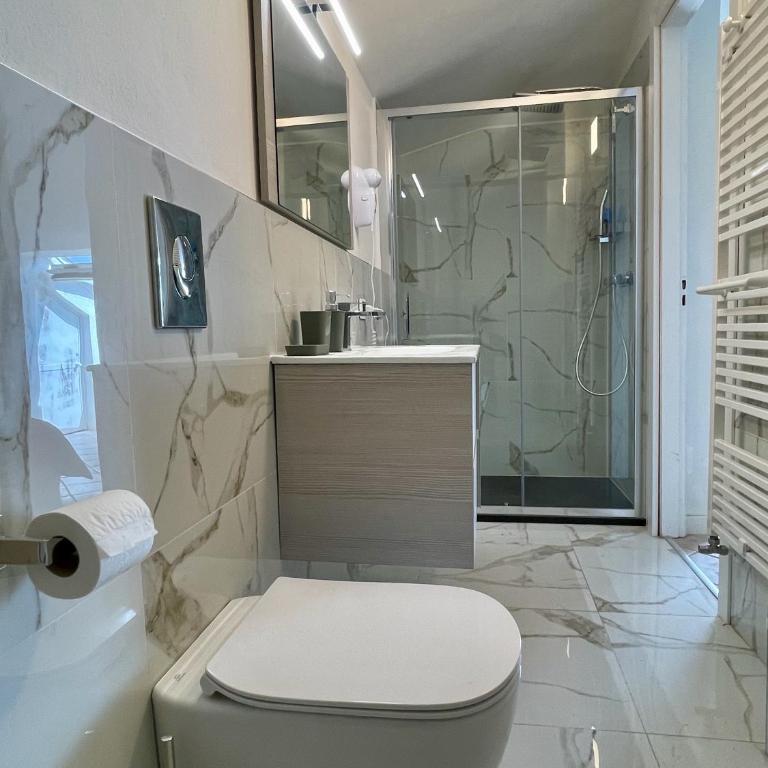 La Mansarda - Apartment with Lake View - 16