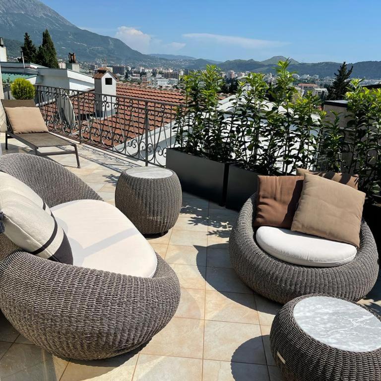 Selena - Five-Bedroom House - 81