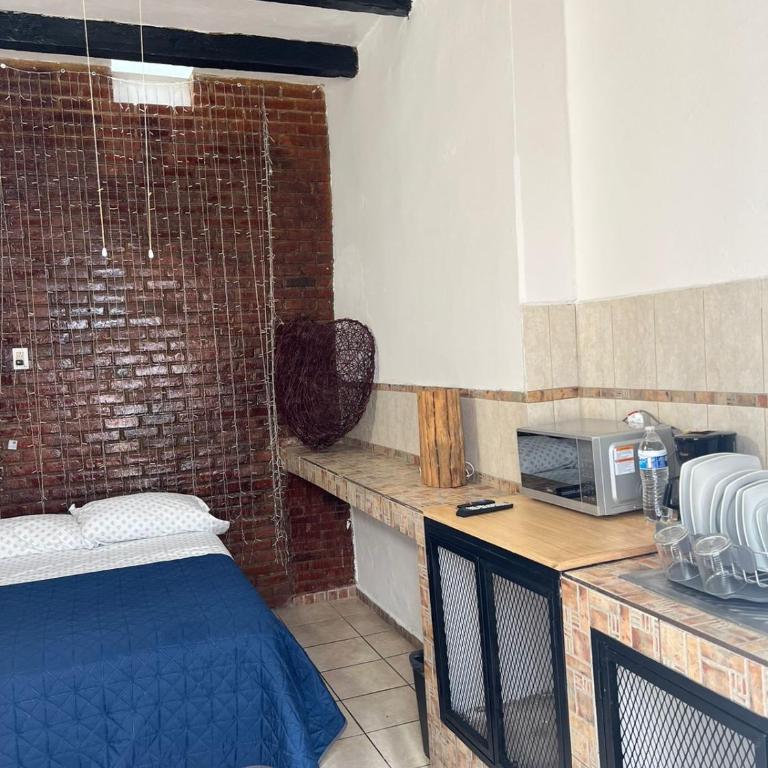Hostal Luna 49 - Standard Double Room with Shared Bathroom - 4