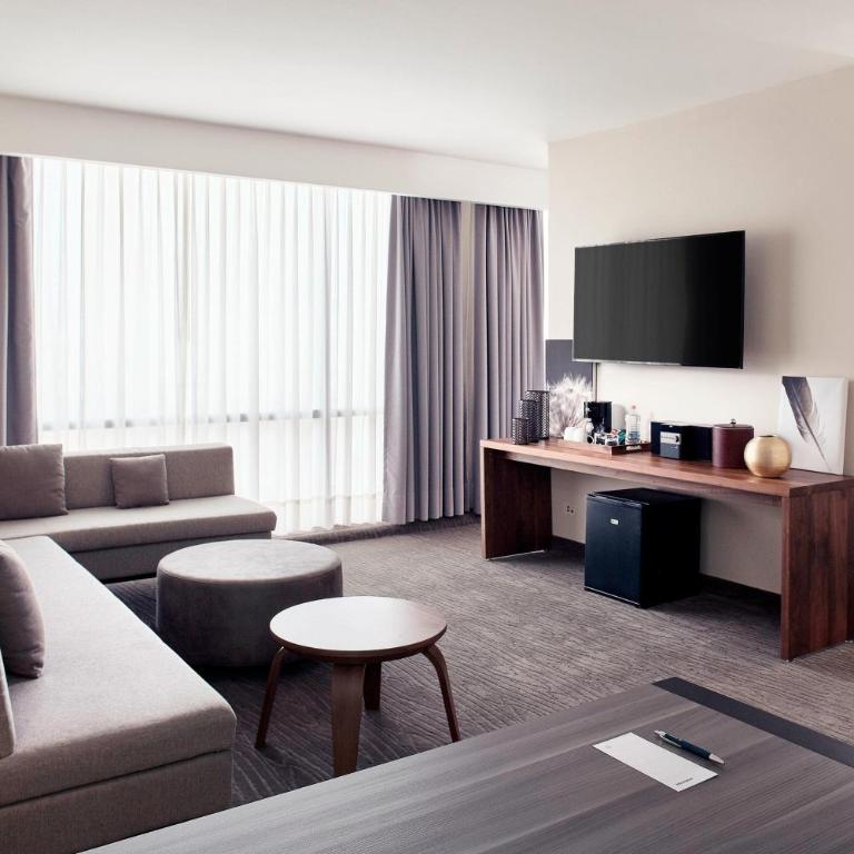 Wyndham Monterrey Ambassador Centro - Suite Familiar - 2 camas grandes - No fumadores - 4