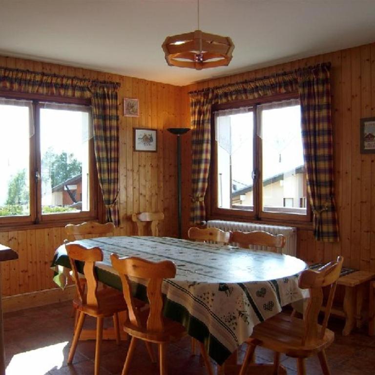 Chalet 8 pers. au pied des pistes avec parking à 50m des remontées mécaniques - Chalet 3 Chambres - 10